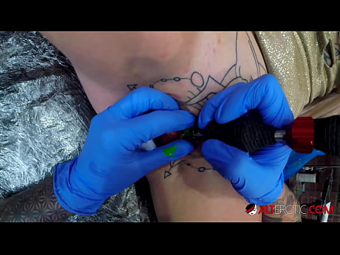 ❤️ Il-hottie tatwaġġjata ħafna Sully Savage għamlet tatwaġġ fuq il-klitoris tagħha ️ Video tal-ħakk f'mt.risegame.top